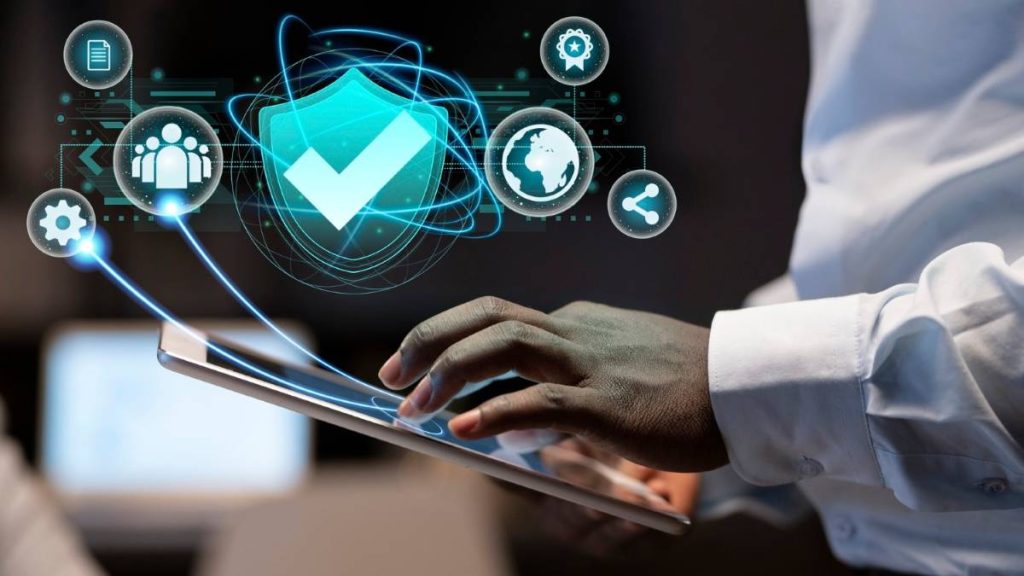 Hogyan védd az adatokat utazás közben? – Kiberbiztonsági tippek nyaralóknak