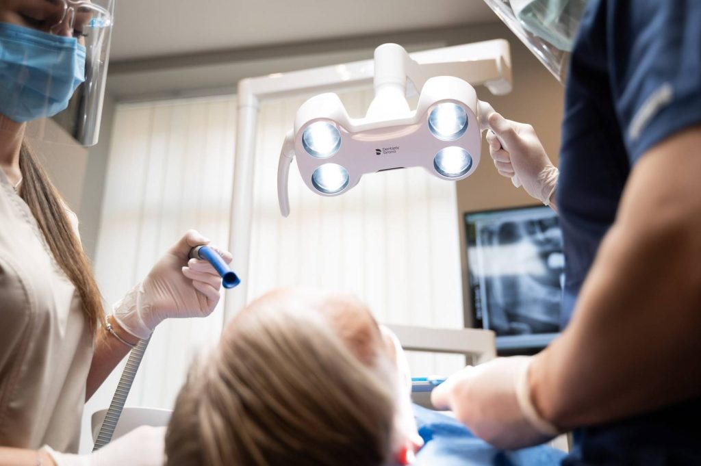 Miért jelent korszerű és hatékony megoldást a fog implantátum?